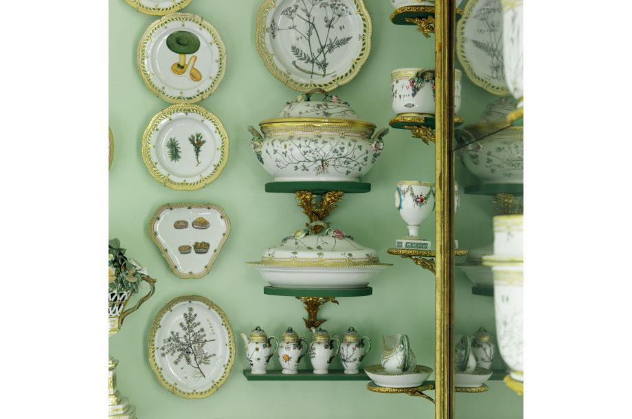 ロイヤル コペンハーゲン＞「フローラ ダニカ」の世界 | 三越伊勢丹