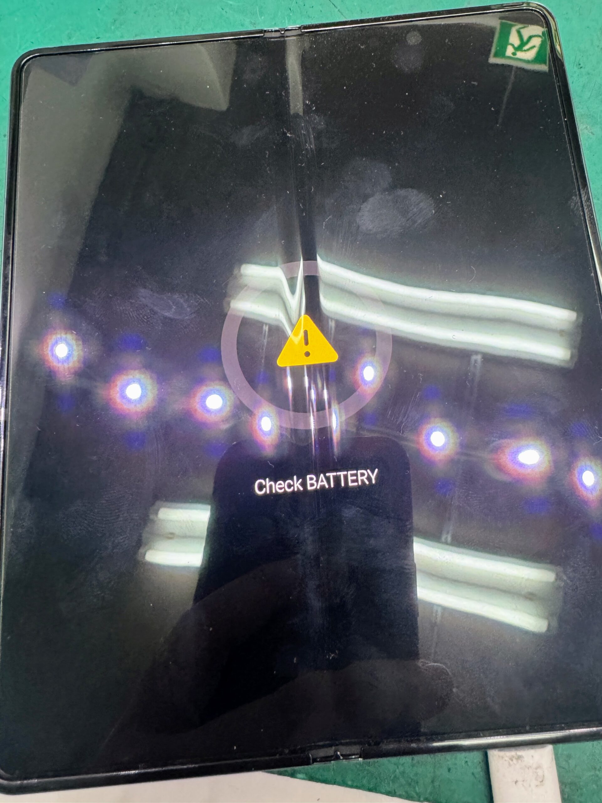 大阪梅田】電源が入らなくなったGalaxy Z Fold4 データそのままで修理