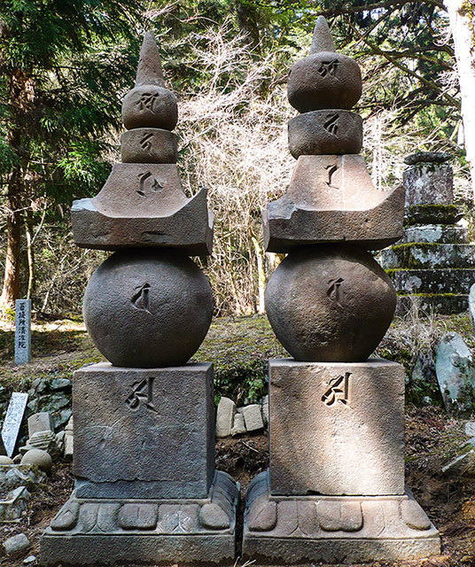 豊臣秀頼・淀殿五輪塔の修復が完了 | 高野山宿坊 清浄心院【公式】