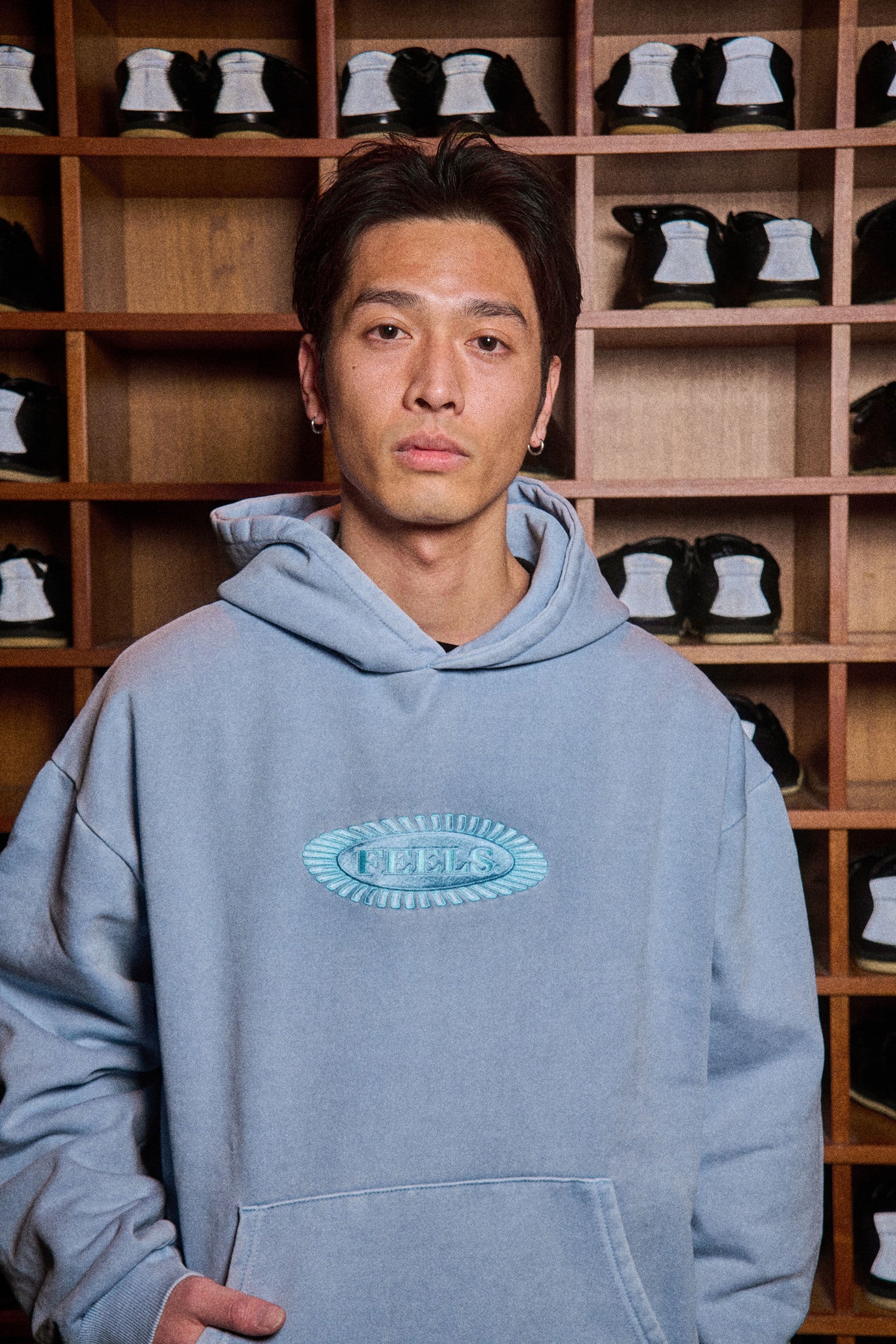 PIGMENT DYE HOODIE LIGHT BLUE – FEELS.