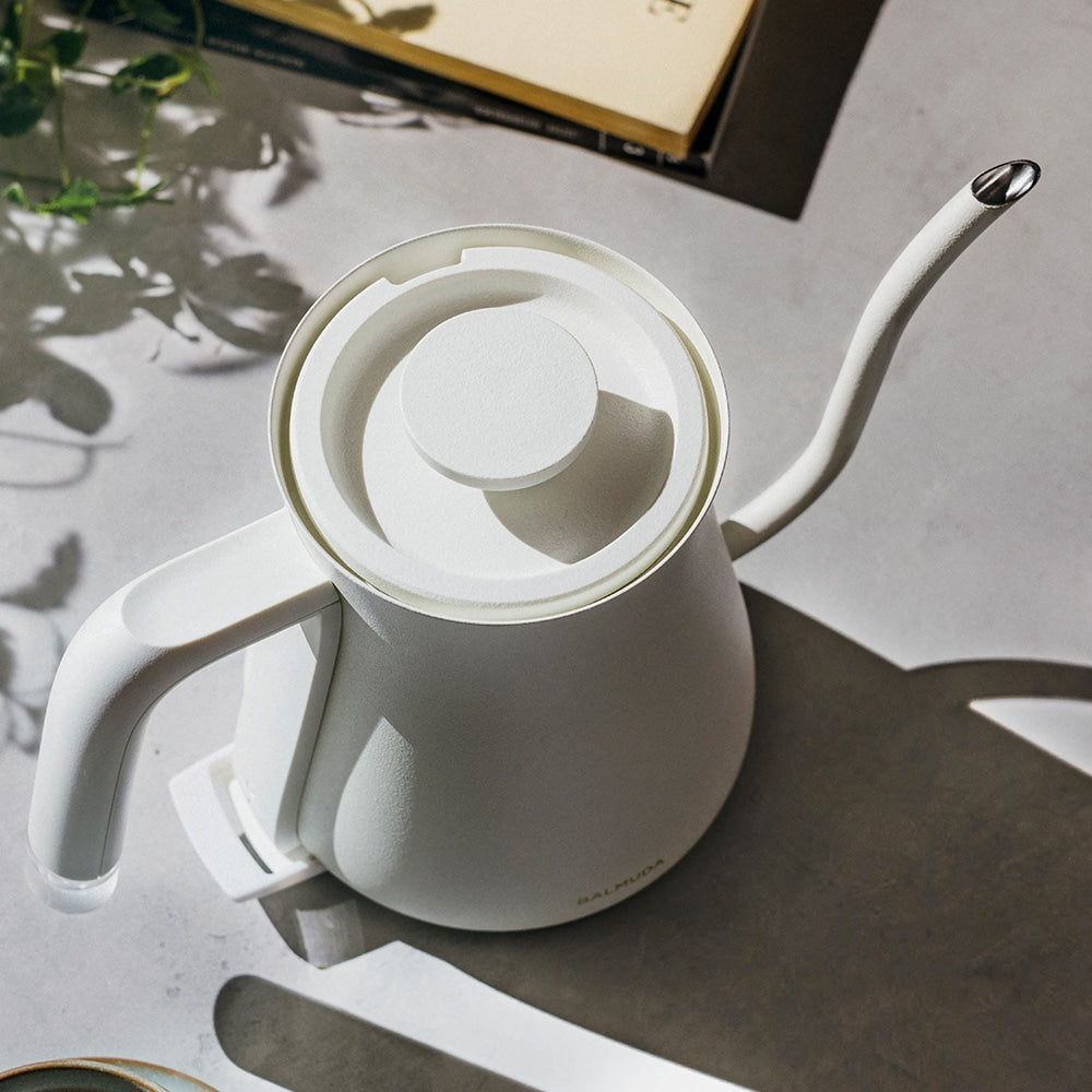 小さくて美しい電気ケトル BALMUDA The Pot – MAG. online shop