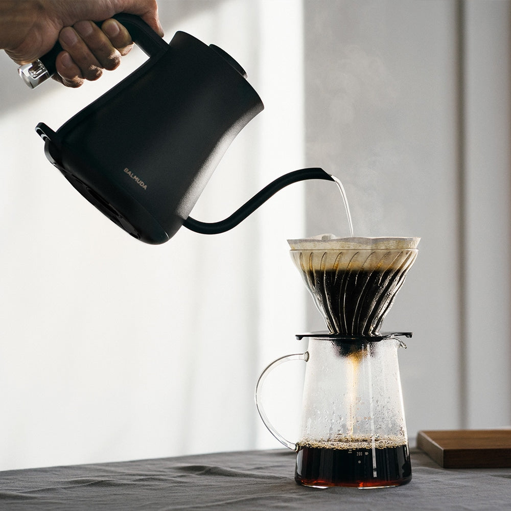 小さくて美しい電気ケトル BALMUDA The Pot – MAG. online shop