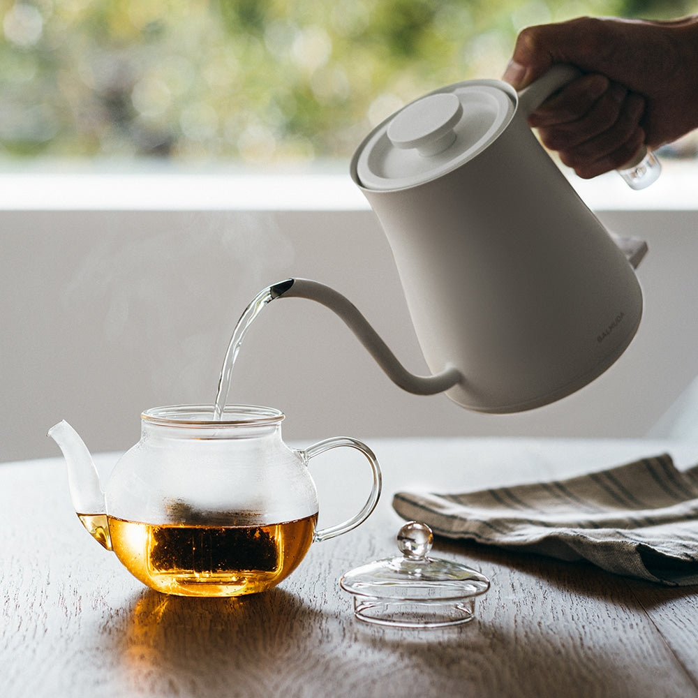 小さくて美しい電気ケトル BALMUDA The Pot – MAG. online shop