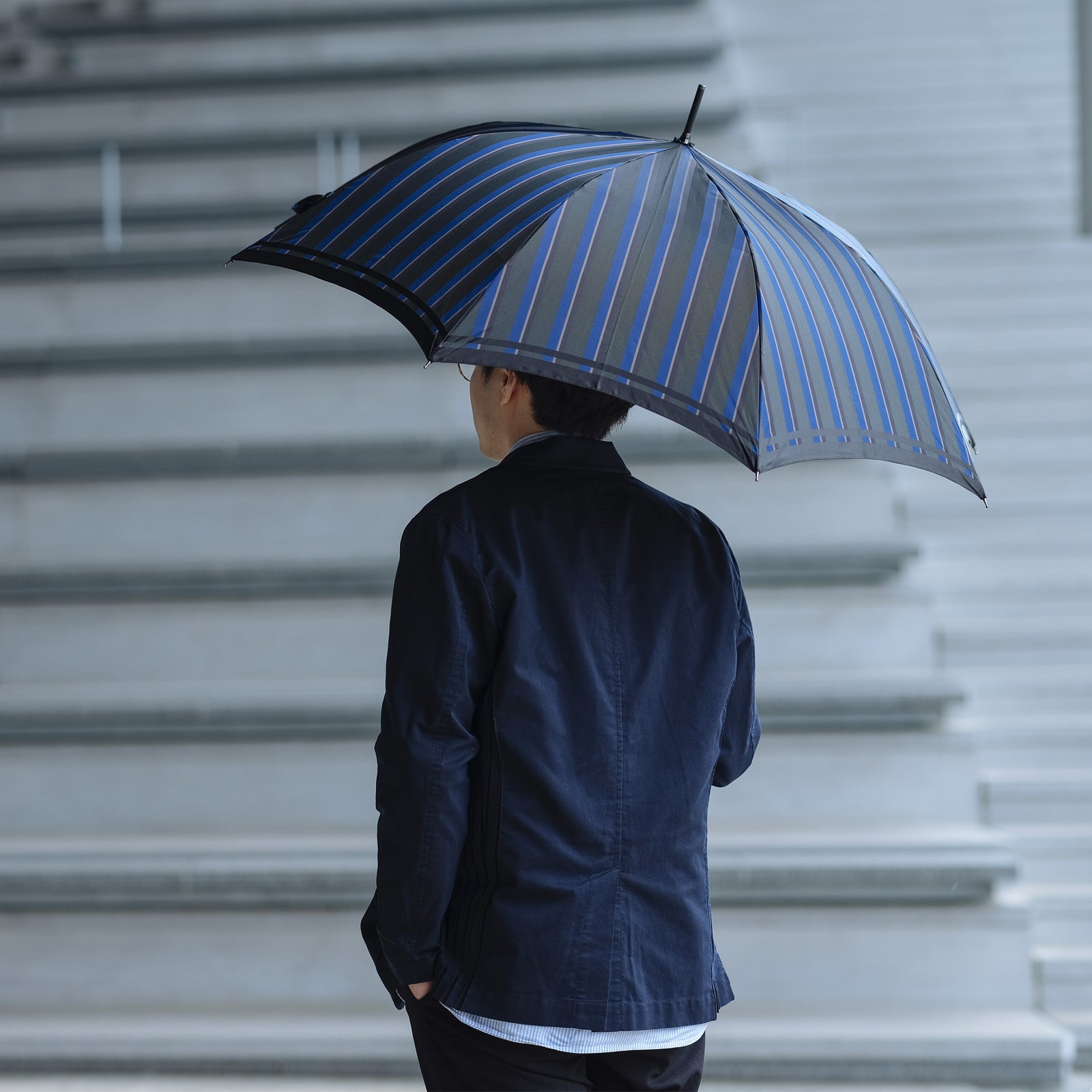 お祝い・プレゼントにもおすすめ！メンズ晴雨兼用雨傘 8本骨65cm