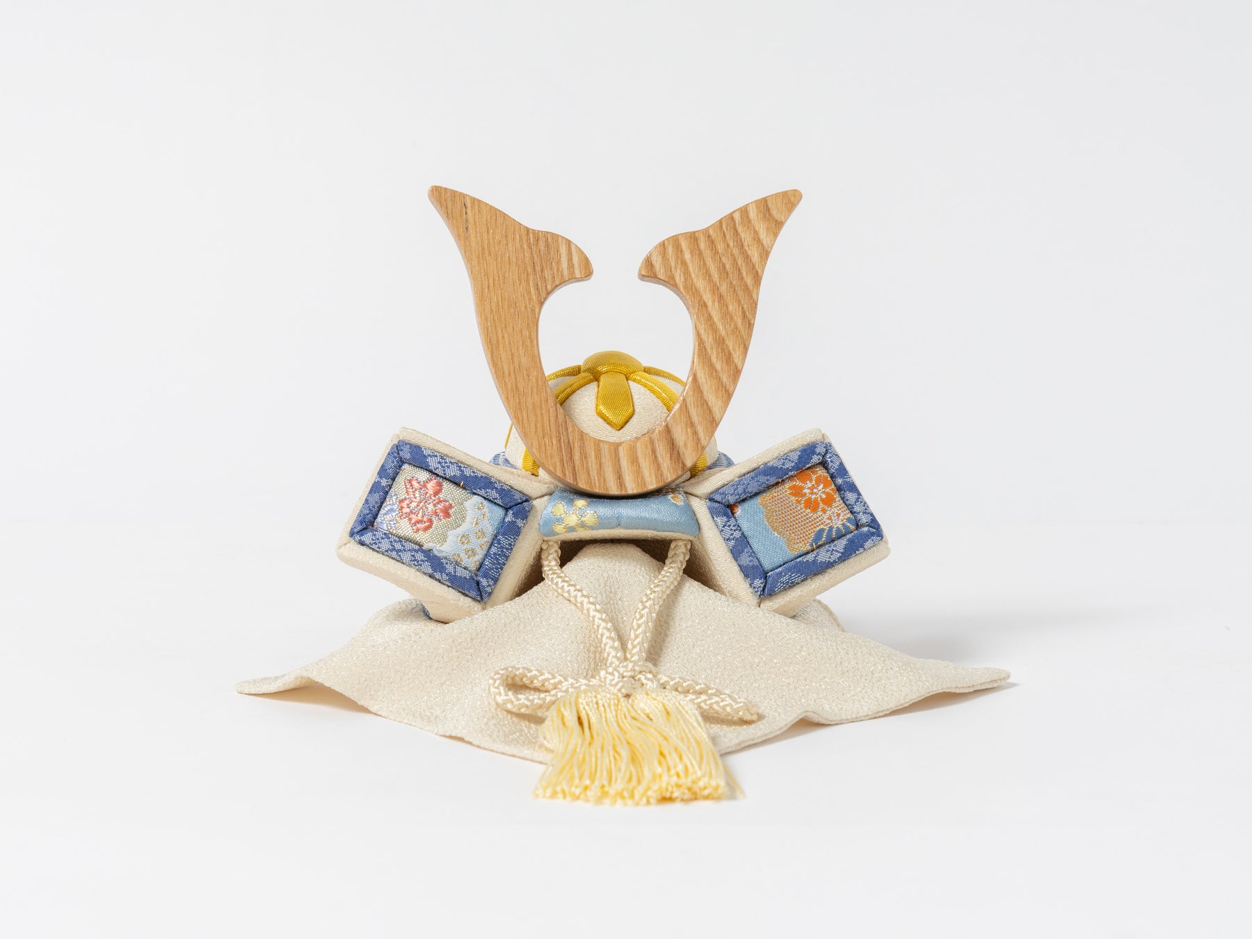 白波 木目込み兜飾り 一秀 ブルー｜五月人形 兜 コンパクトでおしゃれ