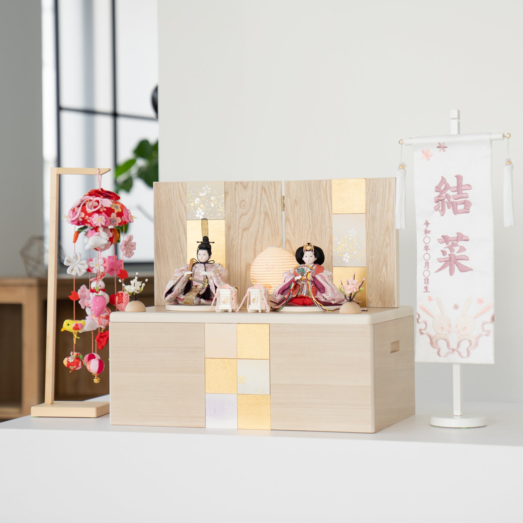 沙羅収納飾り 木目白 桃色｜雛人形 お雛様 コンパクトでおしゃれ