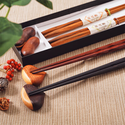 新潟直送計画】夫婦箸と箸置きのセット – フェアトレードショップSai