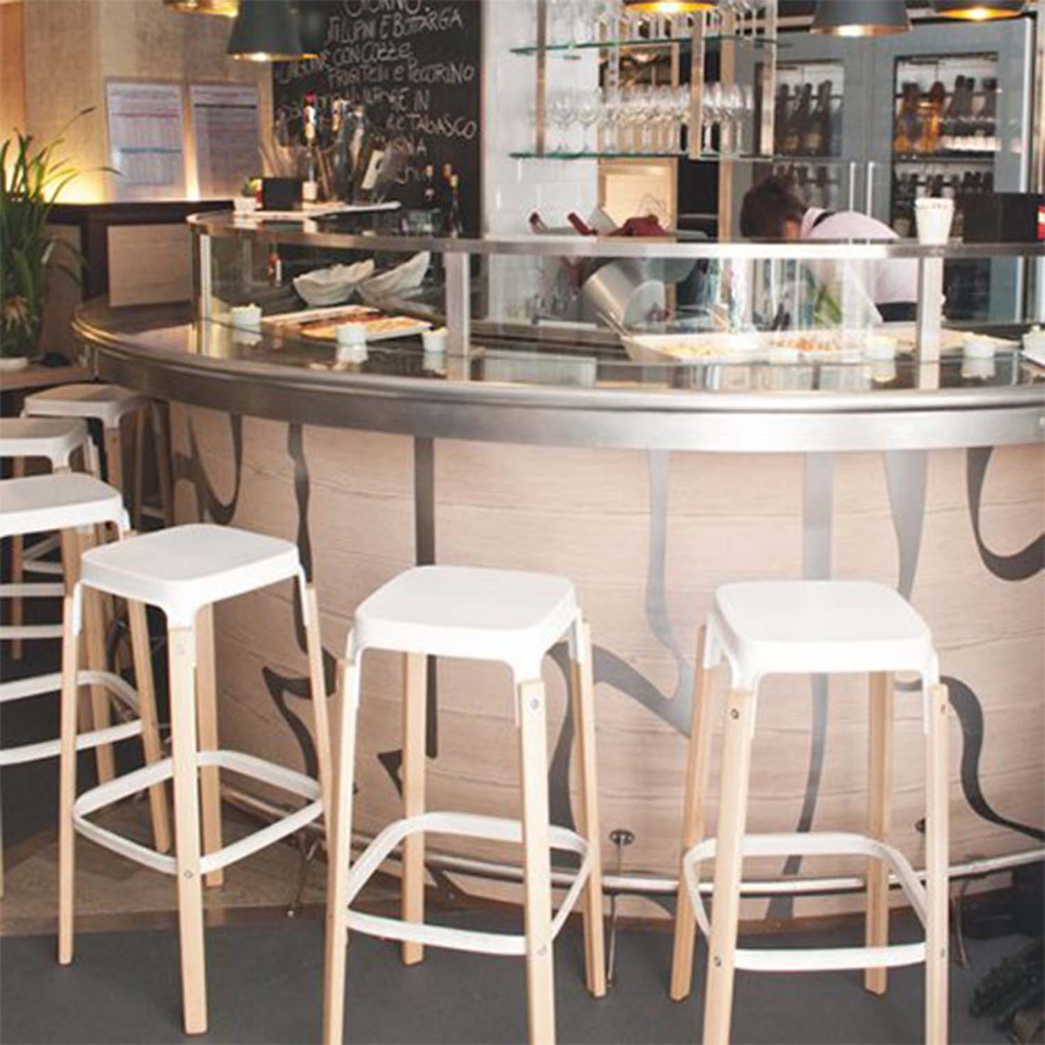 Steelwood Stool sh68 / MAGIS｜おしゃれな什器の企画・製造・販売