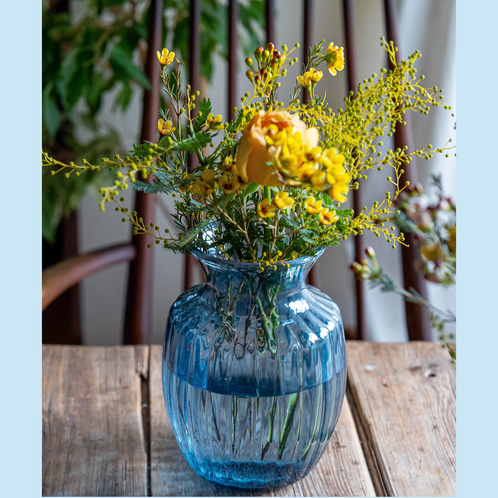 グランドブルーのフラワーベース | 透明感のある花瓶 – cornes online shop