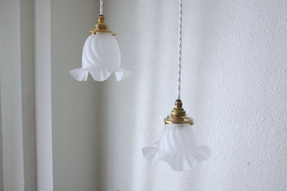 フロストガラス フリルペンダントランプ｜アンティーク家具・照明の