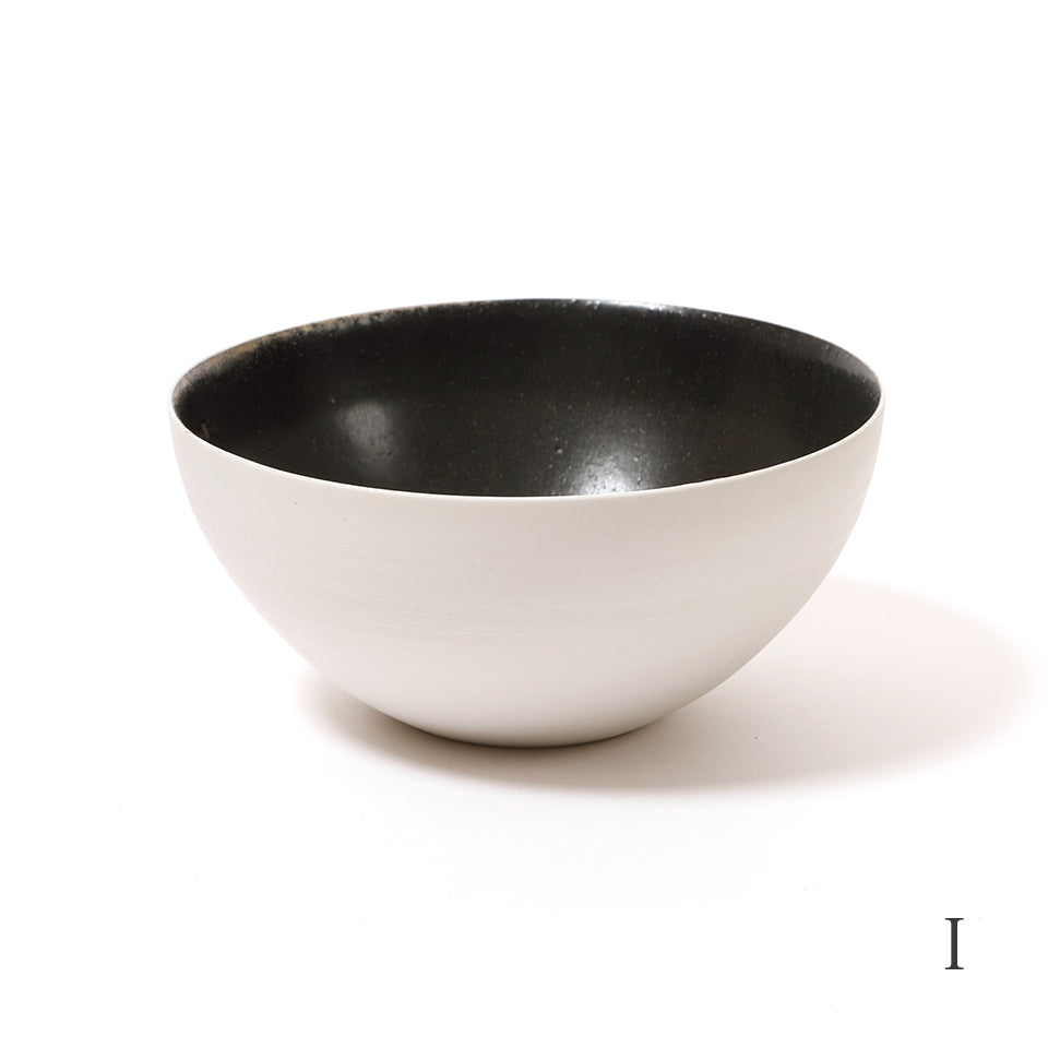 吉田直嗣 白磁鉄釉ボウル [11]｜Discover Japan 公式オンラインショップ