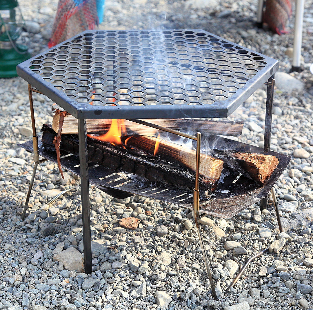 CAMP TOOLS × THE IRON FIELD GEAR］ハニカムファイヤーテーブル