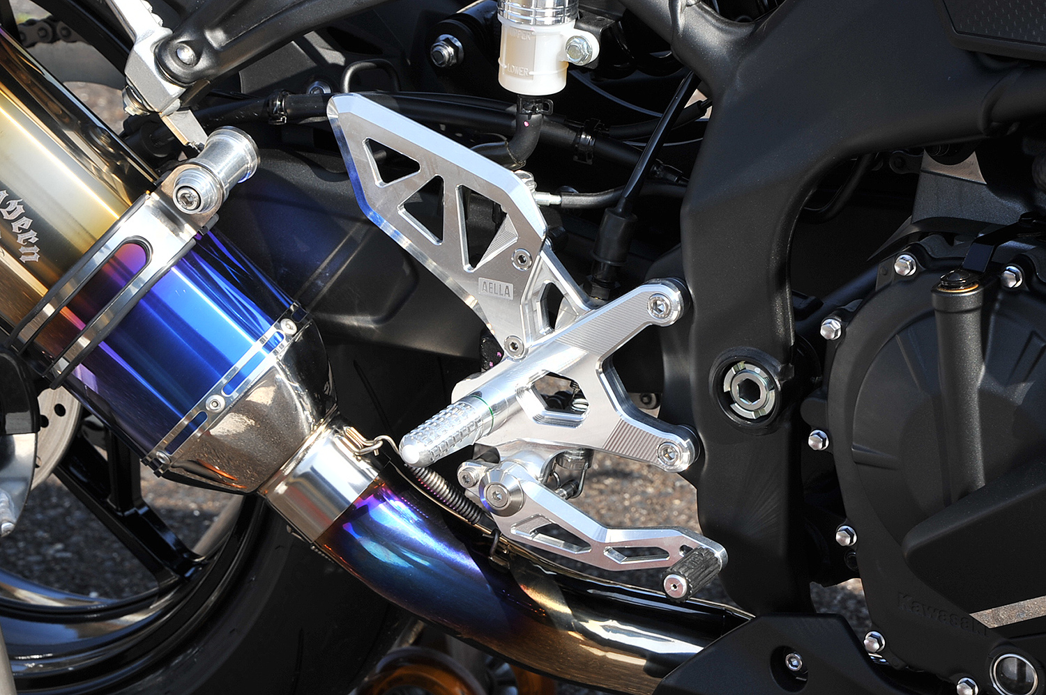 ライディングステップキット(Kawasaki ZX-25R):ポリッシュ/特色