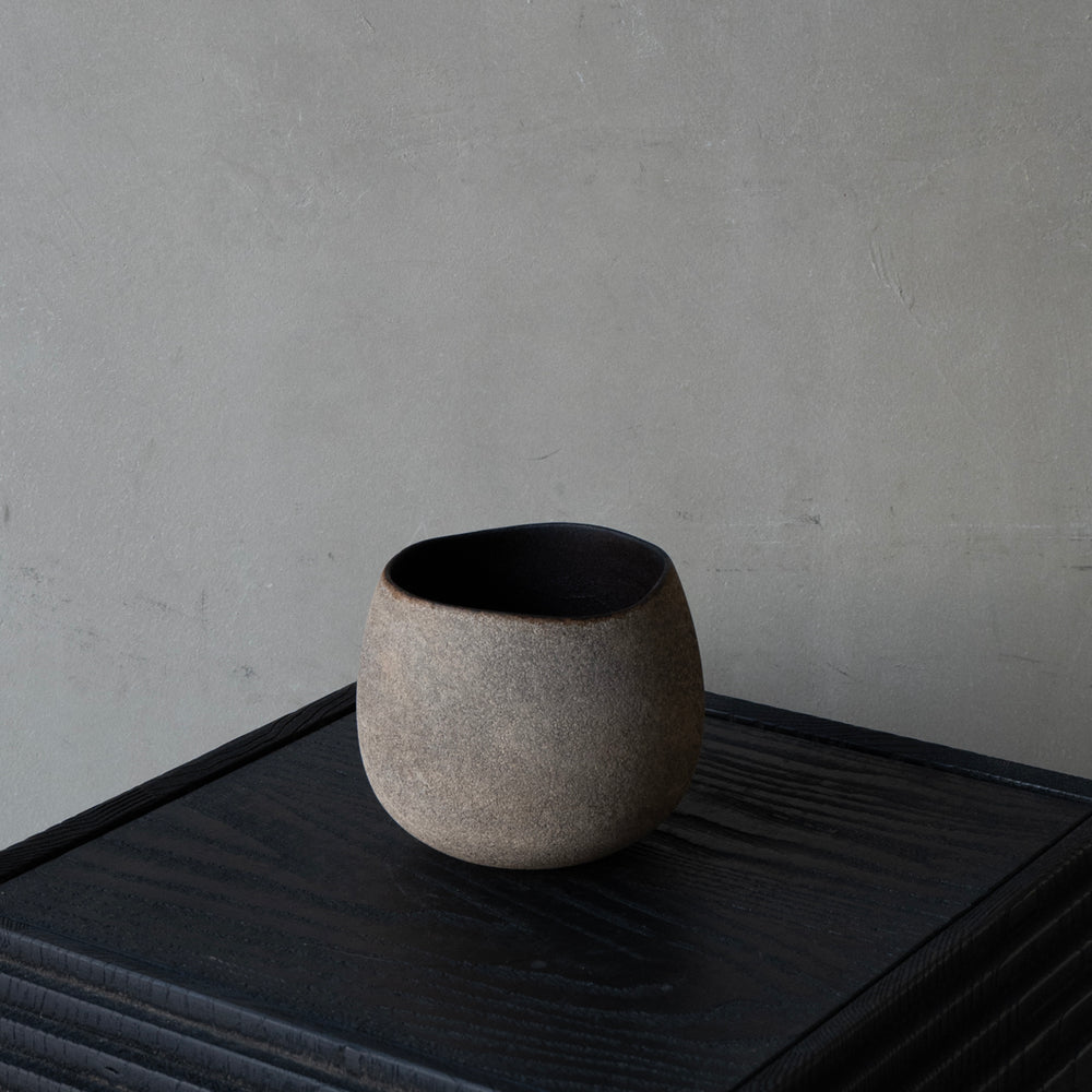 25-10S 藤本健 錆漆 椀 白 – 雨晴/AMAHARE