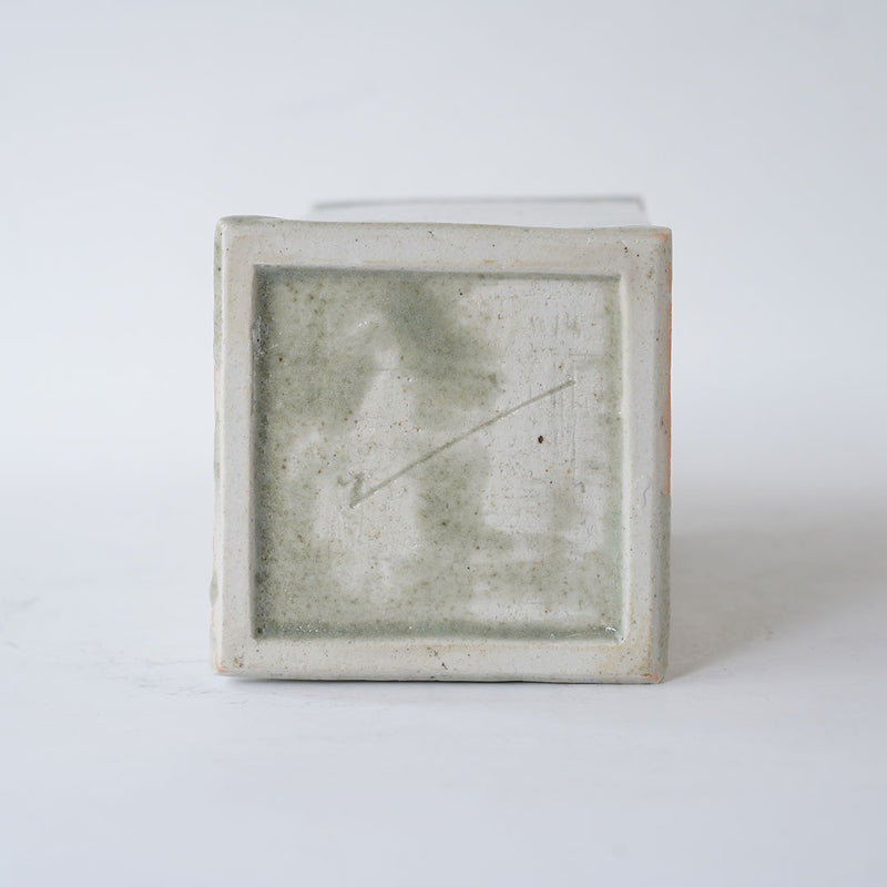 23-2 岡晋吾 白瓷 四角筒一輪差 箱付 – 雨晴/AMAHARE