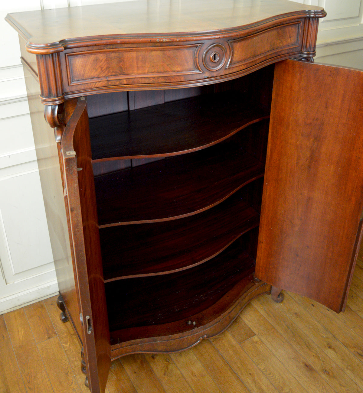 アンティーク キャビネット – 英国アンティーク家具専門店 神戸家具