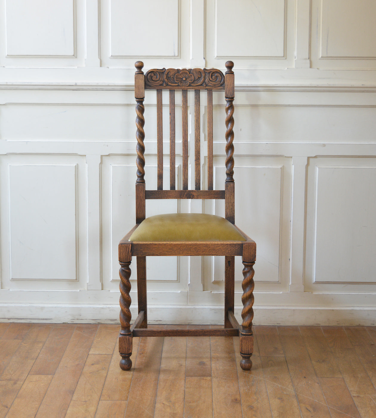 英国アンティーク調】ダイニングチェア ゴブラン織 花柄 鋲打ち 木製 4