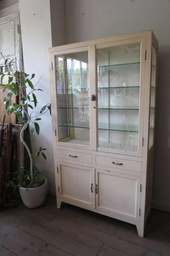 sale 古いケビント 医療棚 木製 白 ガラスキャビネット | antiques
