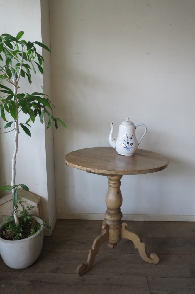 アンティーク オールドパイン ラウンドテーブル 3本脚 カフェテーブル