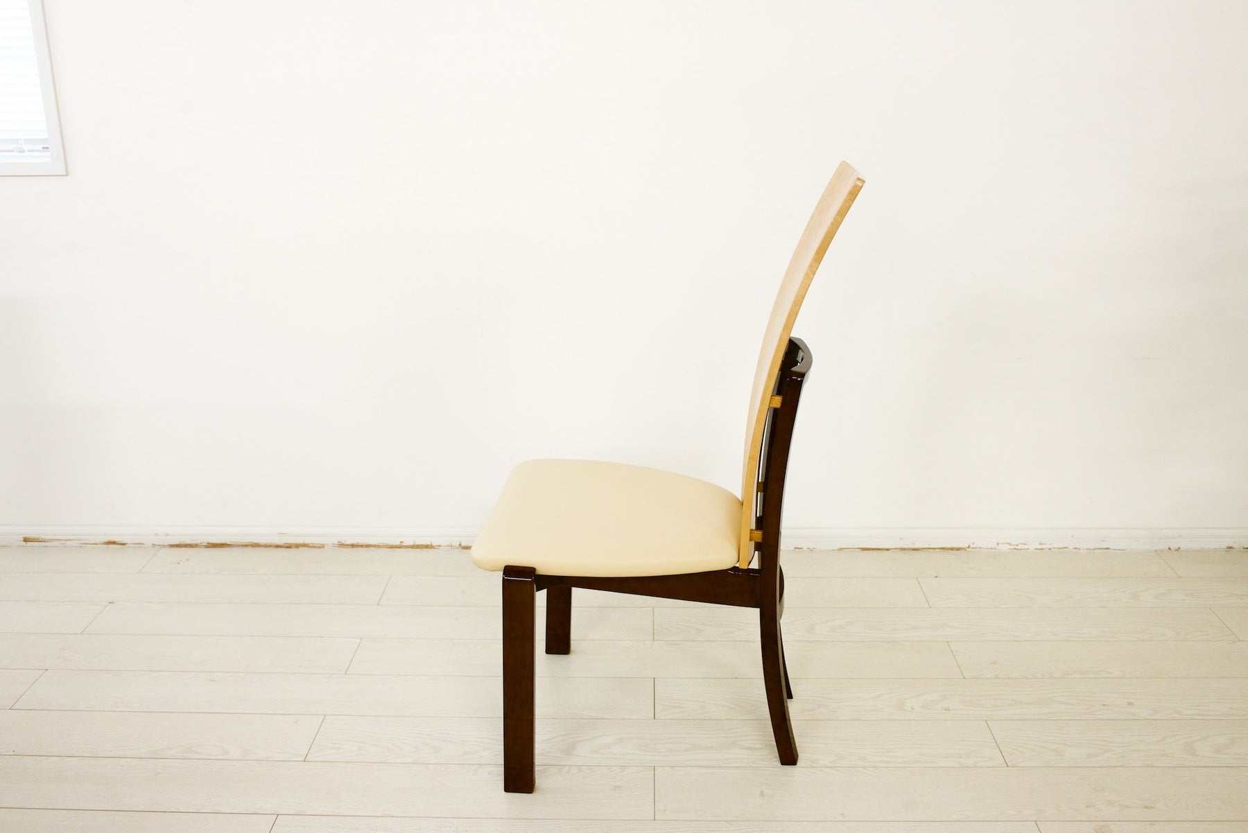 鏡面加工のバーズアイメープルのチェア〔ch043〕 – 府中家具の館