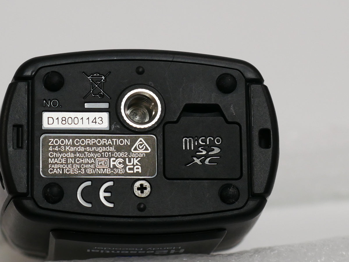 ZOOM H2essential (中古)