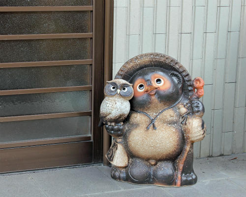 楽天市場】【ポイント5倍】信楽焼 たぬき ふくろう付き 開運 狸 13号