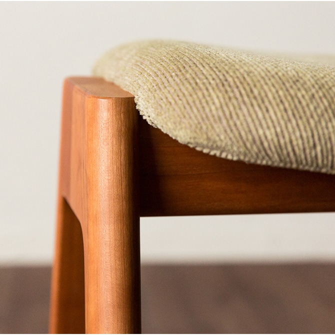 ノーマ スツール (樹種ブラックチェリー（ウレタン塗装） 張地本革