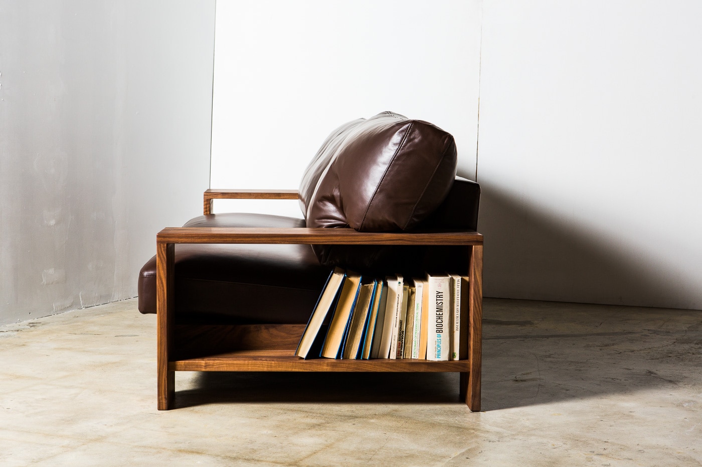 ロバン ソファ(ウォールナット無垢材／レザー張地) | レンバシー