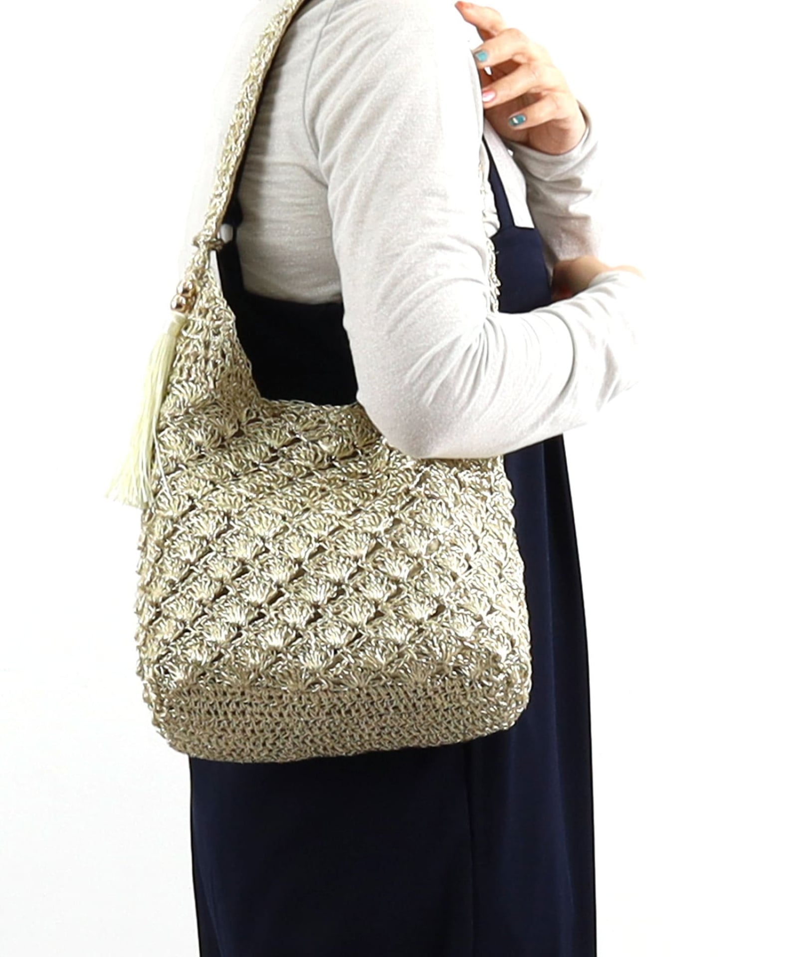 スーパーSALE】 半額 50%OFF ﾒﾀﾘｯｸ柄編みﾜﾝｼｮﾙﾀﾞｰﾊﾞｯｸﾞ | COO ONLINE