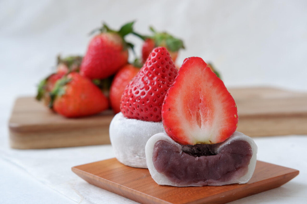 共楽堂の【大(だい)いちご大福】 | ほっぺタウン TOPICS | 大丸東京店