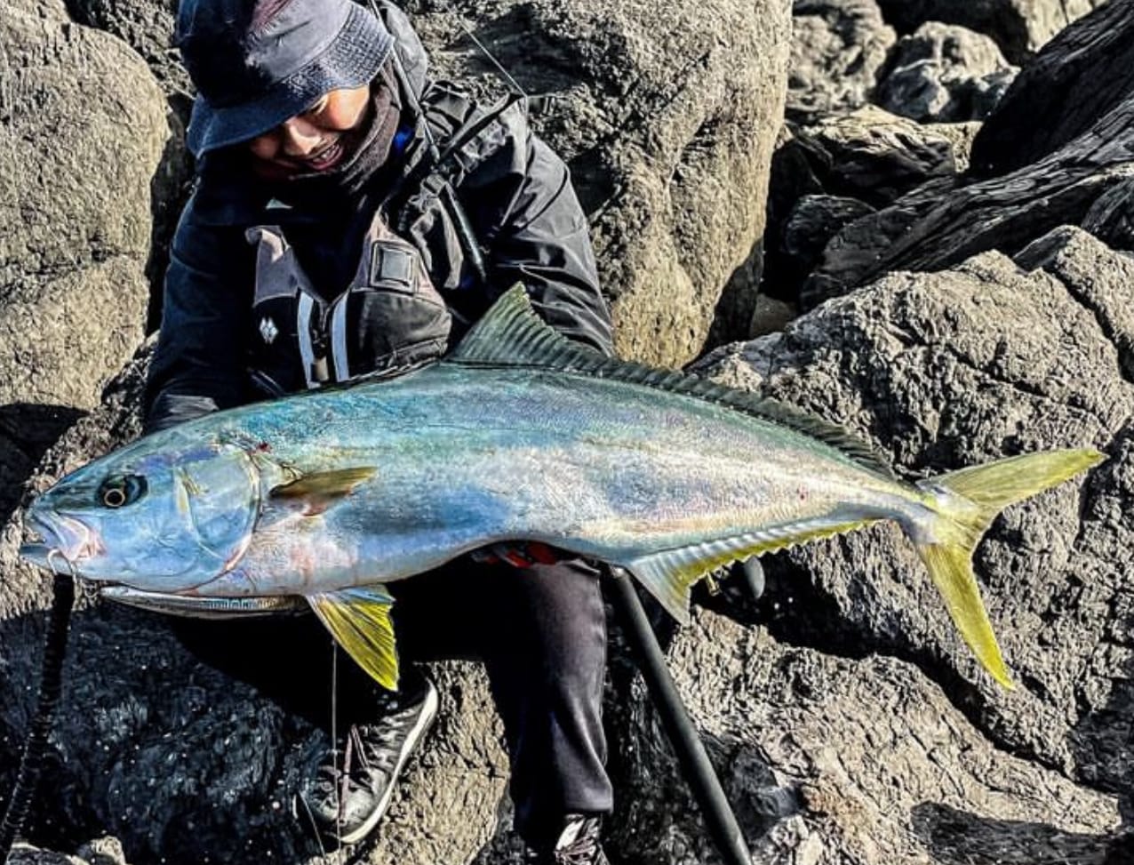 MC WORKS' Raging Bull RB100XS-Trident Shore Casting Rod