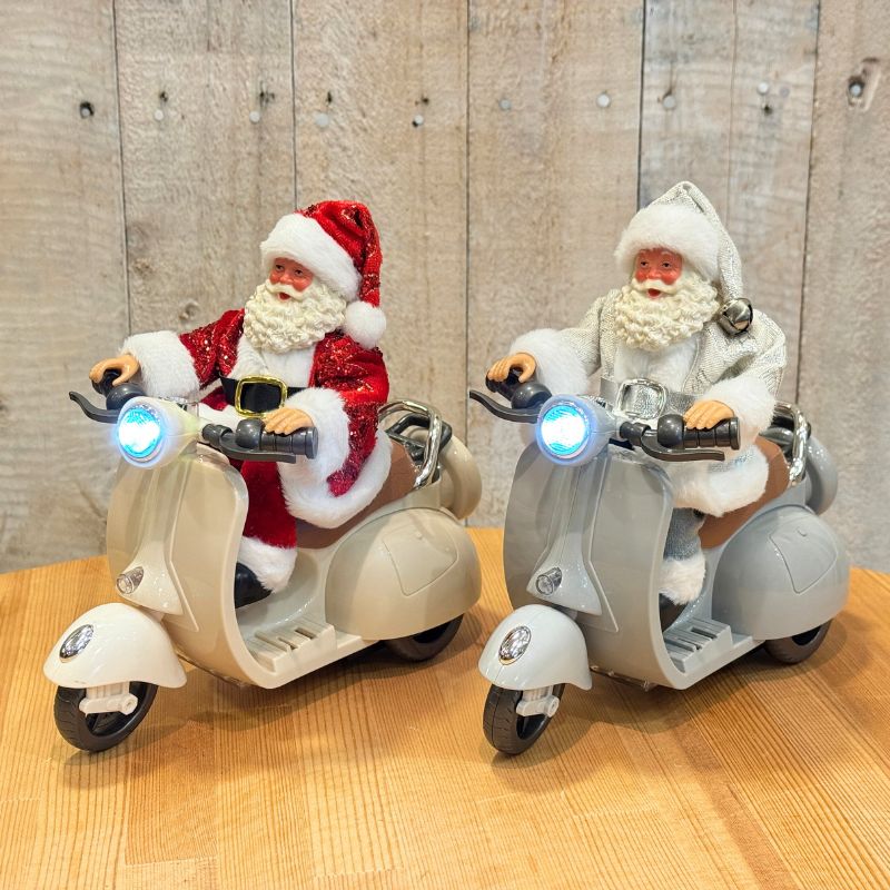 ミュージックに合わせてウィリー！光るバイクに乗ったサンタクロース