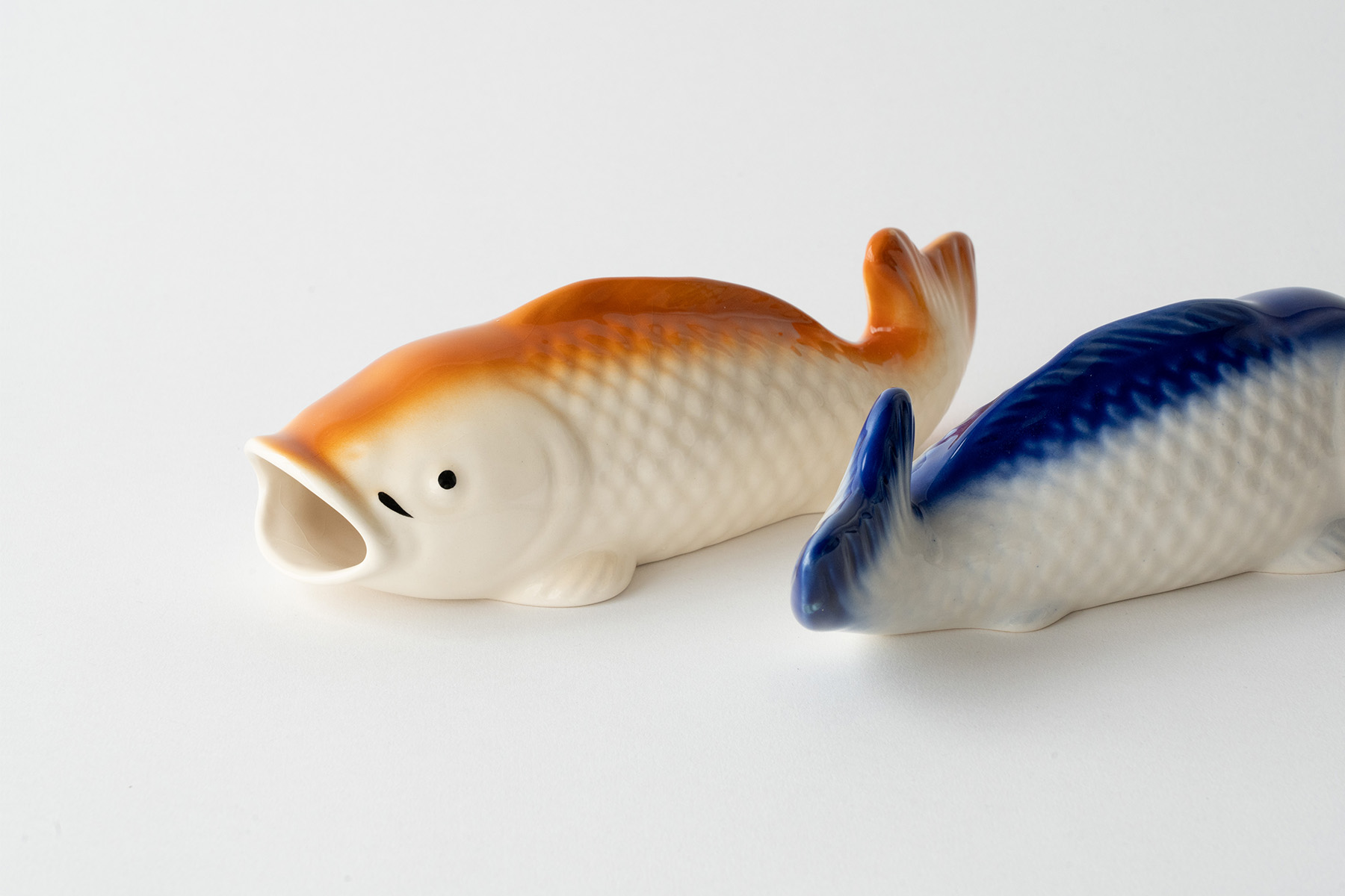 榊立て 鯉の花掛け 選べる2色 陶器 レトロ 24センチ 個性的 花器