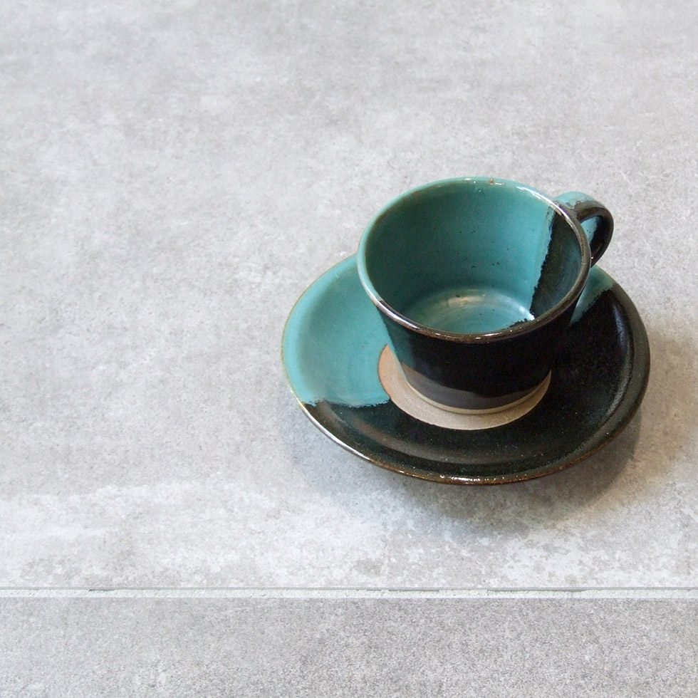 鳥取の民藝 牛ノ戸焼窯元 コーヒーカップ＆ソーサー 黒と緑 染分け B