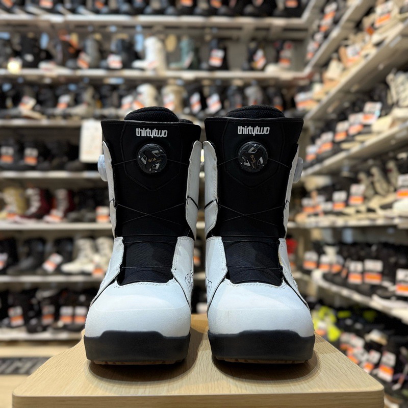 ラスト1点】 【OUTLET】24-25 THIRTYTWO LASHED DOUBLE BOA カラー