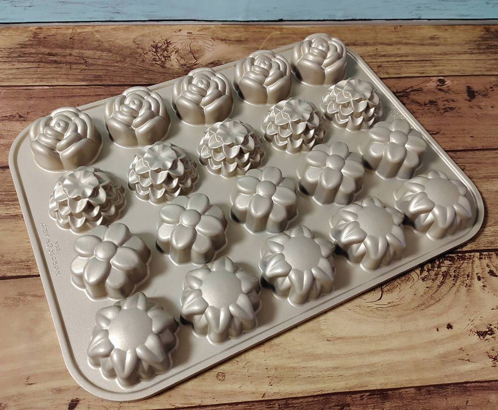 ノルディックウエア プチ 4種類のフラワー パン ケーキ型 Nordic Ware