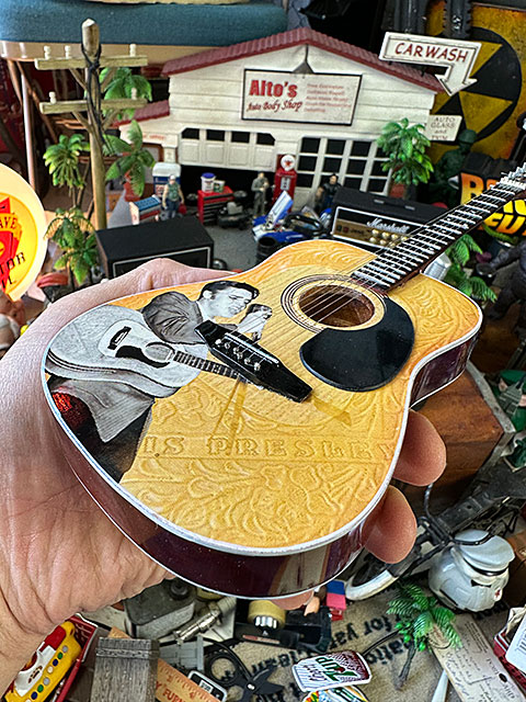 エルヴィス・プレスリー オフィシャル ファースト ライブ