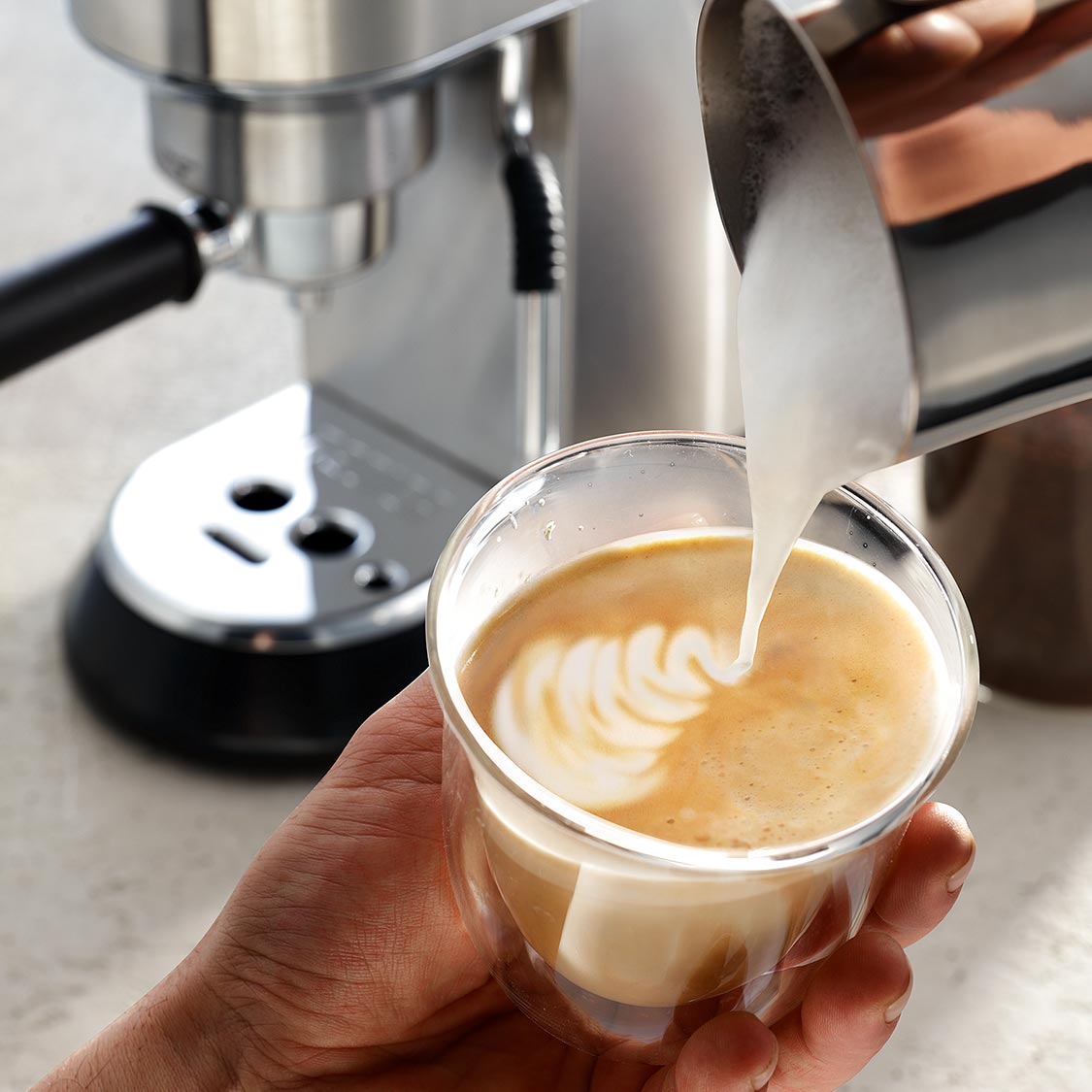 デロンギ デディカ アルテ エスプレッソ カプチーノ メーカー [EC885J