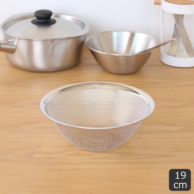 柳宗理 ＼3/8はポイント10倍／ 柳宗理 パンチングストレーナー ざる