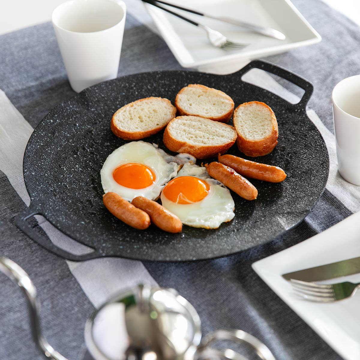 LE CREUSET」鋳鉄 円形平グリルプレート Φ32cm Amazon｜ル・クルーゼ