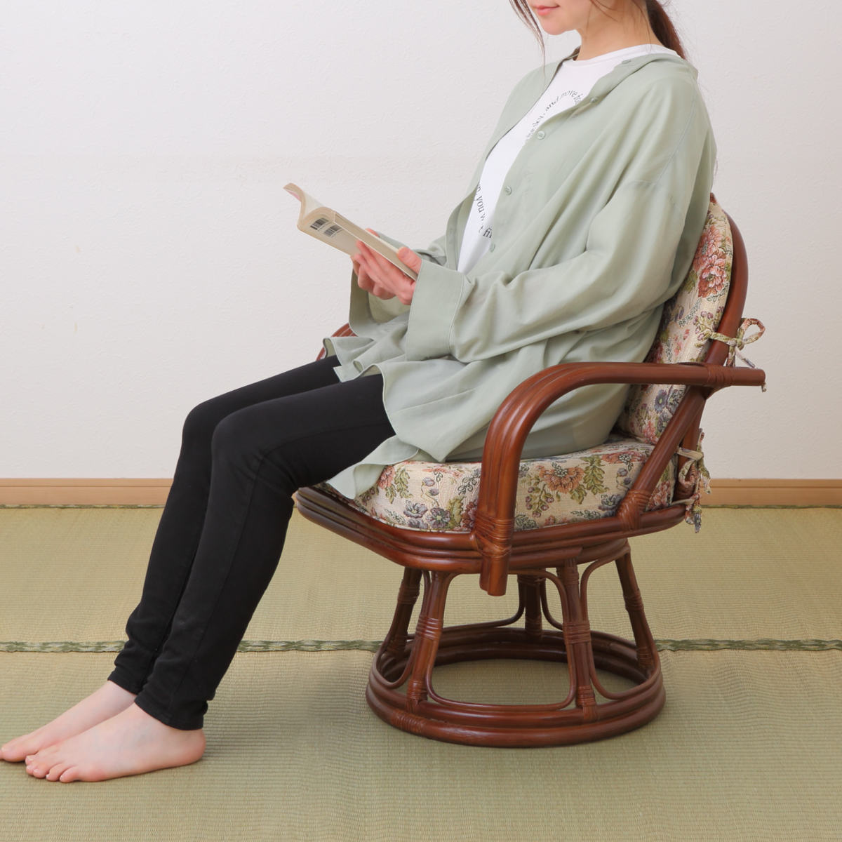 HAGiHARA（萩原） 籐 回転座椅子 座面高36cm 花柄 軽量 ライトブラウン