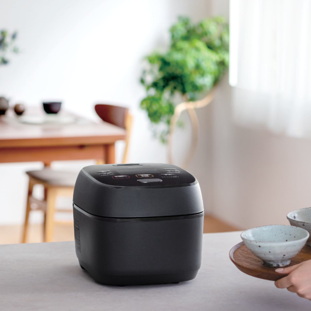 極め炊き 象印 圧力IH炊飯器 4合炊き 黒まる厚釜 フラット設計 立つ