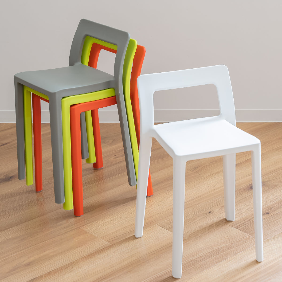 岩谷マテリアル 特典付き スタッキングチェア 軽量 座面高40.5cm