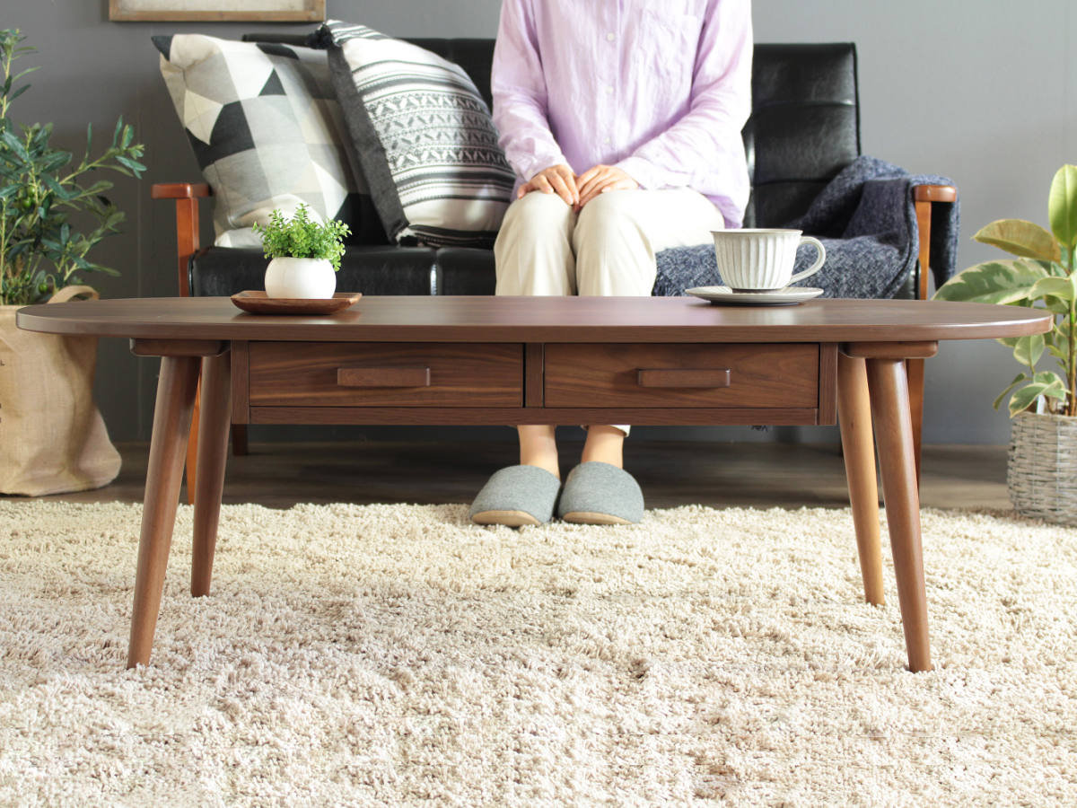 リビンズ ナチュラルウッドの木製テーブル 引き出し付き リビンズ