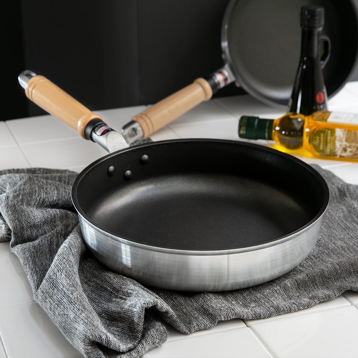 北陸アルミニウム フライパン 28cm ガス火専用 新マイスタープレミアム