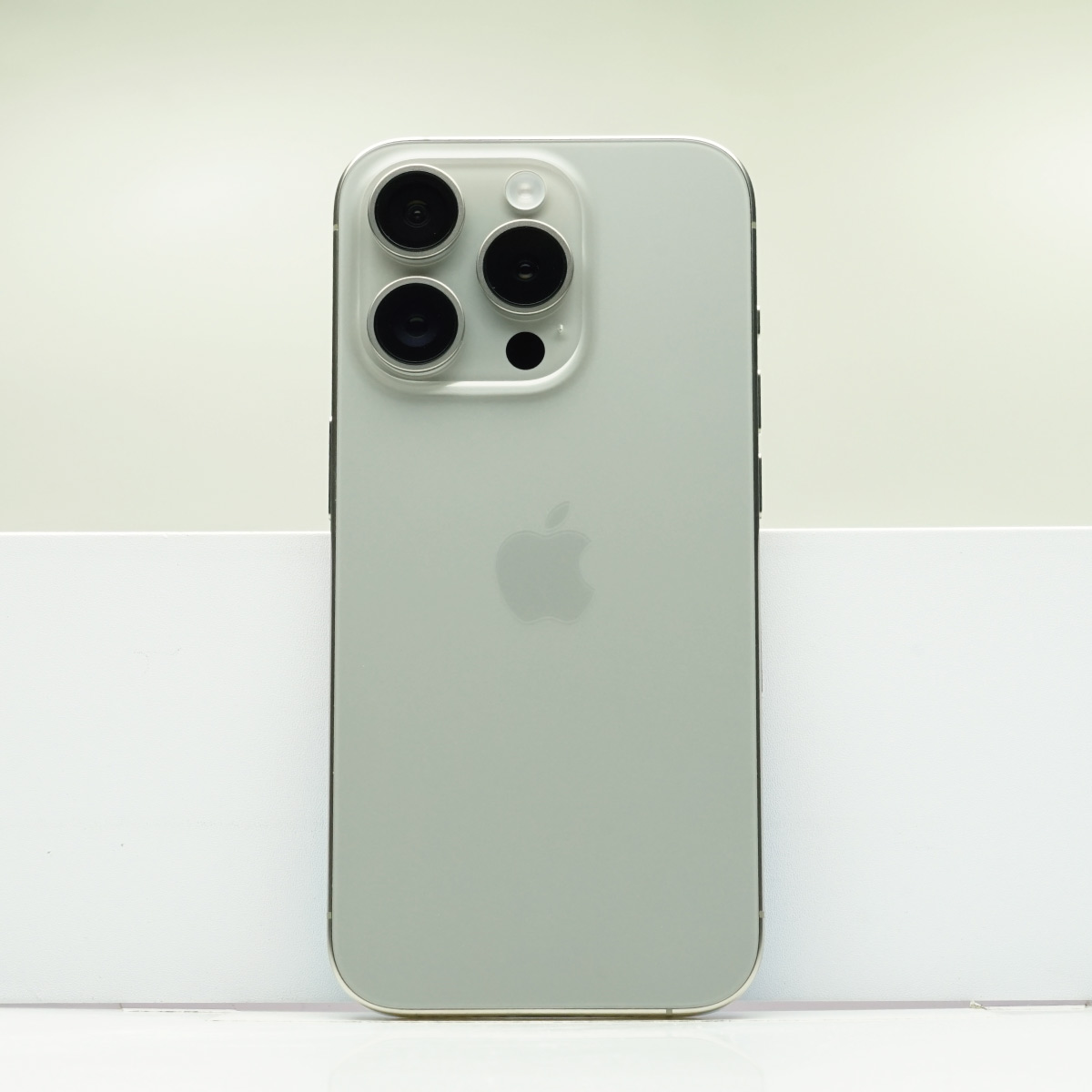 iPhone 15 Pro 1TB SIMフリー Aランク 中古 本体 スマホ