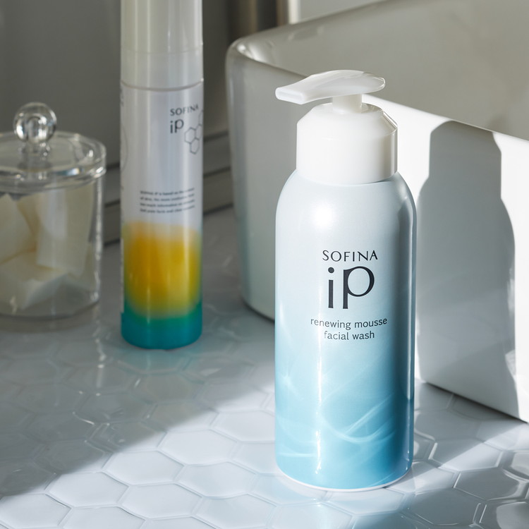 濃密な泡の洗顔料 リニュー ムース ウォッシュ ソフィーナiP SOFINA