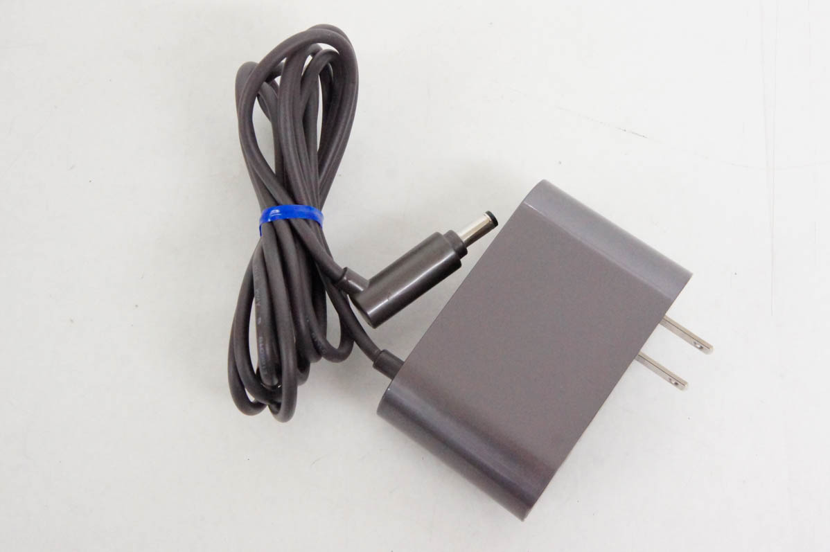 中古 dysonダイソン コードレスクリーナー用ACアダプター 205720-04