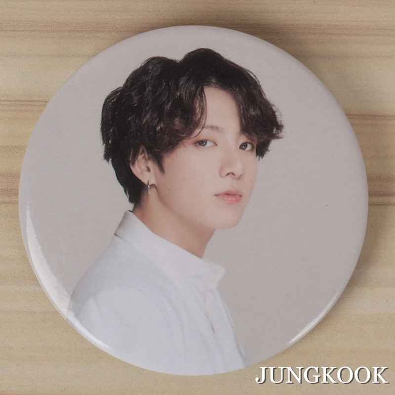 2番目半額 送料無料 K-POP 缶バッジ BTS 防弾少年団 缶バッチ BTS