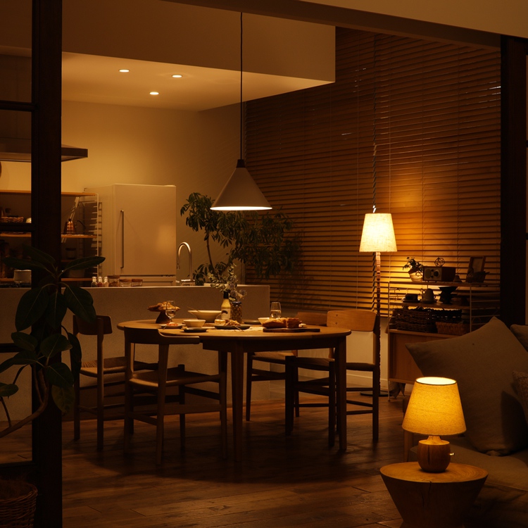 ペンダントライト 天井照明 B-TOM ブラック ホワイト 日本製 アルミ 木